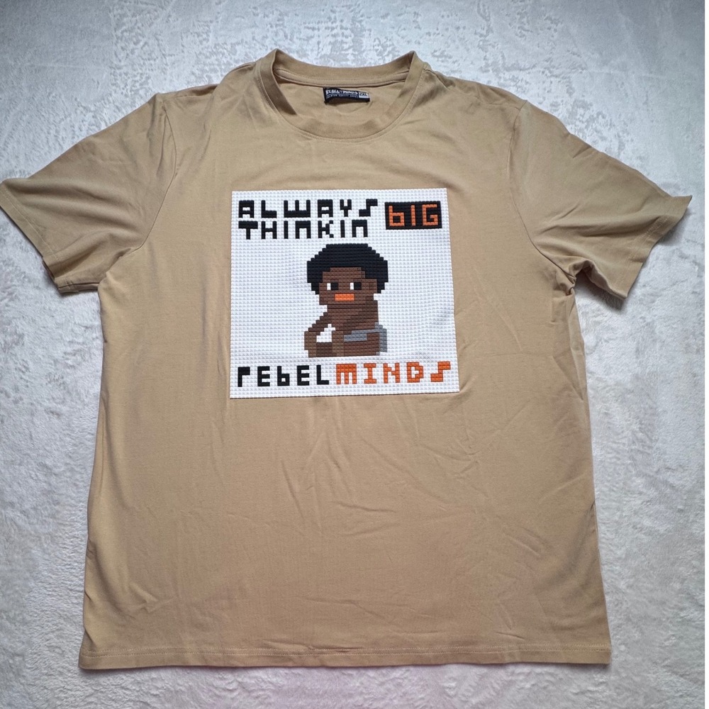 Mens 2XL 3D Bricks Pixel Art 8-Bit Graphic Tan T-Shirt Retro Gaming Geek Chic